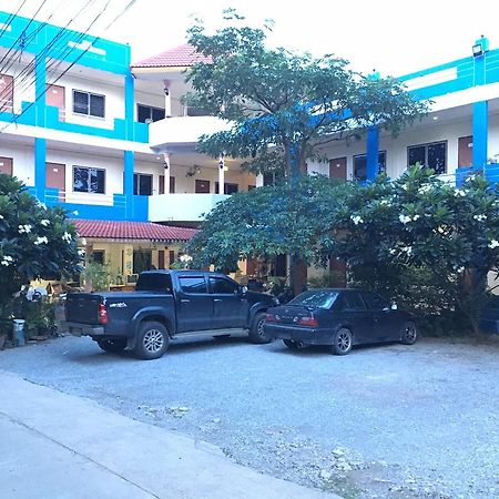 99 Inn Hotel Пакчонг Экстерьер фото